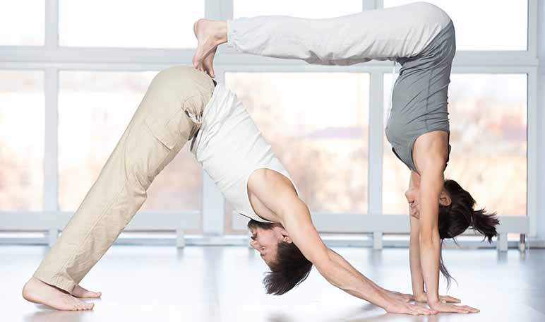 Acroyoga, una disciplina que combina yoga con acrobacias - ¡Siéntete Guapa!